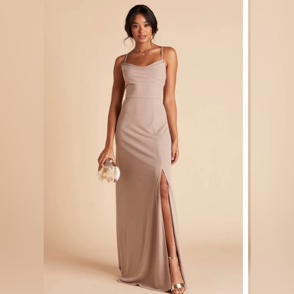 Birdy Grey bridesmaid dress! ASH DRESS
CREPE TAUPE
Size medium